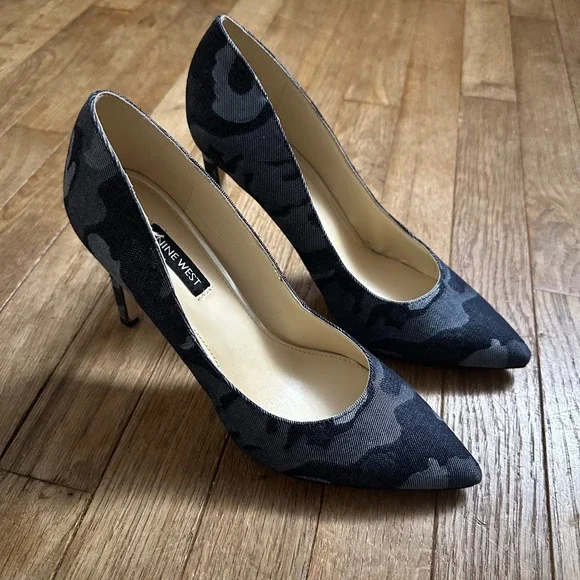 Nine West Pointed Toe Heels Gray Blue Camo Fabric Pumps Women's Size 8 - Picture 2 of 11